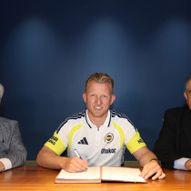 Fenerbahçe resmen açıkladı! Dirk Kuyt geri döndü