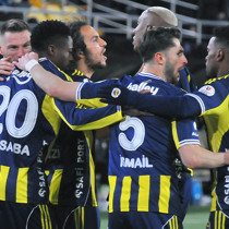 Devre arasında Fenerbahçe'ye gelmişti! 10 milyon euroluk teklif aldı