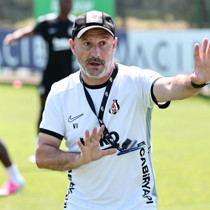 Beşiktaş'ın Midtjylland maçı kamp kadrosu belli oldu