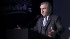 Bakan Bak, para halterci Abdullah Kayapınar'ı tebrik etti