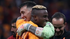 Muslera; Bülent Korkmaz'la, Tugay Kerimoğlu'nu Osimhen ise Valencia'yı geçecek