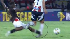 Kolombiya Ligi'nde rakibine yaptığı faul ile ölüm tehditleri aldı! "Tarihin en sert faulü"