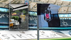 Tüpraş Stadyumu'nda kriz! Beşiktaş taraftarı Galatasaray afişlerini yırttı attı