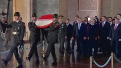 Gençlik ve Spor Bakanı Osman Aşkın Bak, Anıtkabir'i ziyaret etti