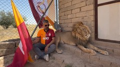 VİDEO İZLE | Galatasaraylı taraftar, şampiyonluğu aslanlarıyla kutladı