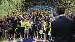 Fenerbahçe Beko'da 17 kupa kaldıran Melih Mahmutoğlu'nun sözleşmesi uzatıldı