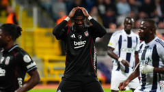 Tammy Abraham topu Cengiz Ünder'e vermeyince... 5. kez penaltı kaçırdı