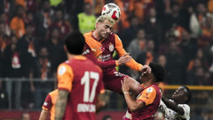 Tribünler Barış Alper Yılmaz'ı ıslıkla protesto etti