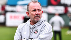 Sergen Yalçın basket oynuyor