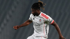 El Bilal Toure 12 gol daha atarsa Beşiktaş'ın sözleşmeli futbolcusu olacak!