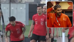 Eren Elmalı saçlarını eski haline getirdi Merih Demiral bıyıkları kesti! Avusturalya maçından sonra imajlar değişti