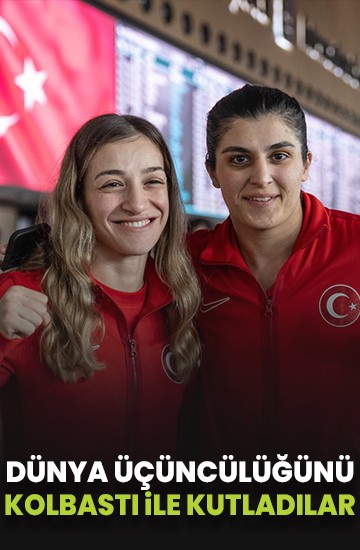 Türkiye Kadın Boks Milli Takımı, dünya üçüncülüğünü "kolbastı" oynayarak kutladı