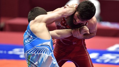Üç milli güreşçimiz finale yükseldi