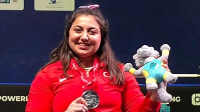 Milli para halterci Sibel Çam, Paris 2024 Paralimpik Oyunları'na kota aldı