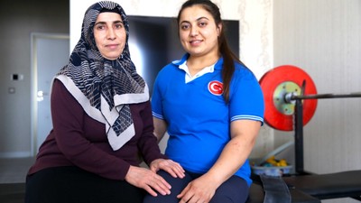 Annesi yıllarca sırtında taşıdı... Milli halterci Sibel Çam'ın hedefi olimpiyat madalyası
