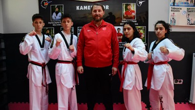 Tekvandocu ikiz çiftler yurt dışında başarılar kazanmak için çalışıyor
