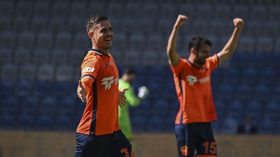Başakşehir Süper Lig'de bir sıra daha yükseldi