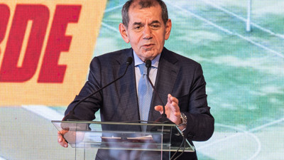 Dursun Özbek soyunma odasına indi