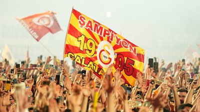 Florya alev alev! Şampiyon Galatasaray taraftarıyla buluştu!