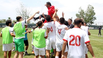 İşitme Engelliler Avrupa Futbol Şampiyonası'nda İngiltere'yi 2-0 yenen Türkiye, yarı finale yükseldi