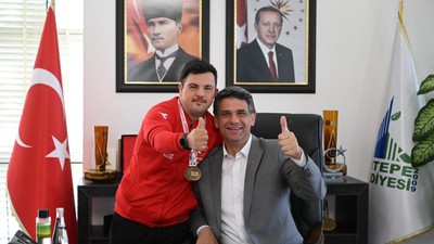 Dünya şampiyonu Doğukan Coşkun, Kartepe'nin gururu oldu