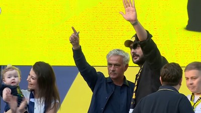 Jose Mourinho'nun imza töreninde ilk yaşandı