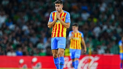 Giovanni van Bronckhorst'un ilk transferi 33 yaşında Brezilyalı stoper oldu