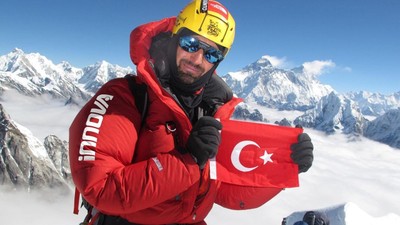 Everest'e 3 kez çıkan Tunç Fındık, Türk bayrağını farklı zirvelere de taşıyacak