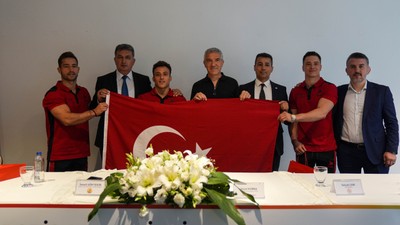 Paris 2024'e katılacak cimnastikçiler için İzmir'de uğurlama töreni düzenlendi