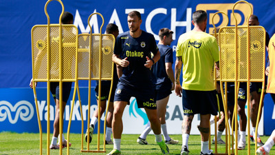 Fenerbahçeli futbolculardan taraftara mesaj