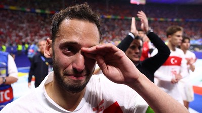 Hakan Çalhanoğlu'ndan duygusal paylaşım: Ülke olarak başardık