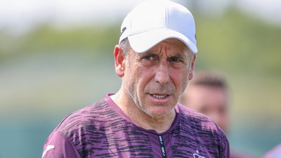 "Cornelius, Onuachu ve Sörloth tarzı bir golcü alacağız"