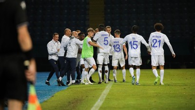 Chelsea'den bir değil iki orta saha birden!