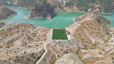 Uludere'nin genç sporcuları baraj gölü manzaralı statta antrenman yapıyor