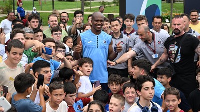 Trabzonsporlu futbolcu Nwakaeme, futbol festivaline katıldı