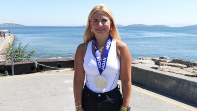 Semiha Bekil 7 aylık disiplinli çalışma sonunda 48 kilometrelik Manhattan Parkuru’nu yüzdü