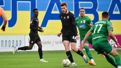 Fırtına, Arseniy Batagov için yoğun pazarlıkta