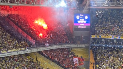 Kadıköy'de Galatasaray ateşi! Golü böyle kutladılar...
