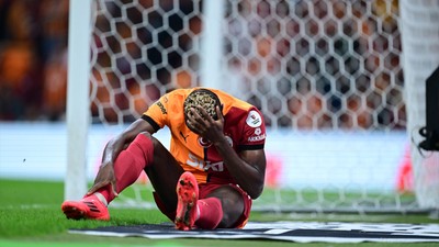 Galatasaray'da sakatlık şoku! İkinci yarıya çıkamadı