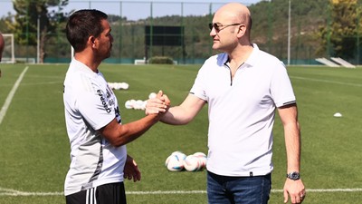 Giovanni van Bronckhorst transfer istediği mevkileri söyledi yönetim harekete geçti