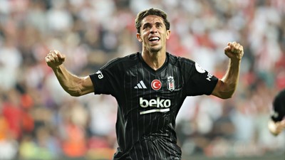 Van Bronckhorst'un büyük korkusu! 'Oynatırım, ya sakatlanırsa...'