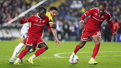 Sivasspor'un galibiyet serisini Fenerbahçe bitirdi
