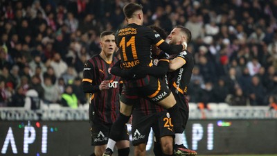 10 kişilik Galatasaray, Sivas'tan 3 golle çıktı