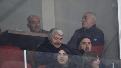 Sivas'ta sürpriz izleyici! Beşiktaş hoca ararken tribünde görüntülendi
