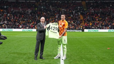 Fernando Muslera, Bülent Korkmaz'ı geçti