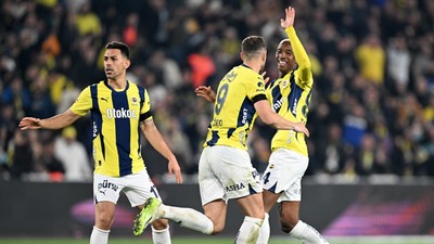 Kadıköy'de nefes kesen maç! 2 kırmızı 5 gol