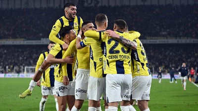 Fenerbahçe "geri dönüşlerle" yarıştan kopmadı