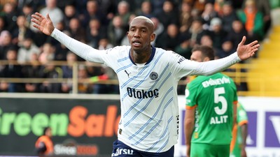 Fenerbahçe, Alanyaspor deplasmanında kazanırken ilkleri yaşadı