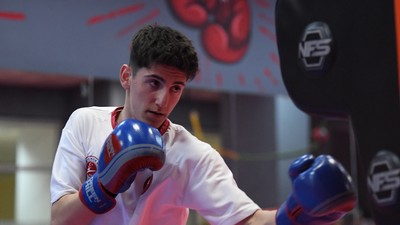 Kick boks tutkunu oto tamircisi, milli formayı terletmek istiyor