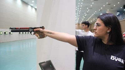 Milli atıcı Şevval İlayda Tarhan, kadınlar 10 metre havalı tabanca kategorisinde şampiyon oldu